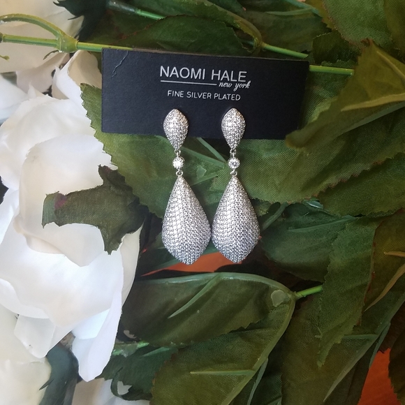 Naomi Hale Silver Plated Earrings 1 pair - Picture 1 of 6